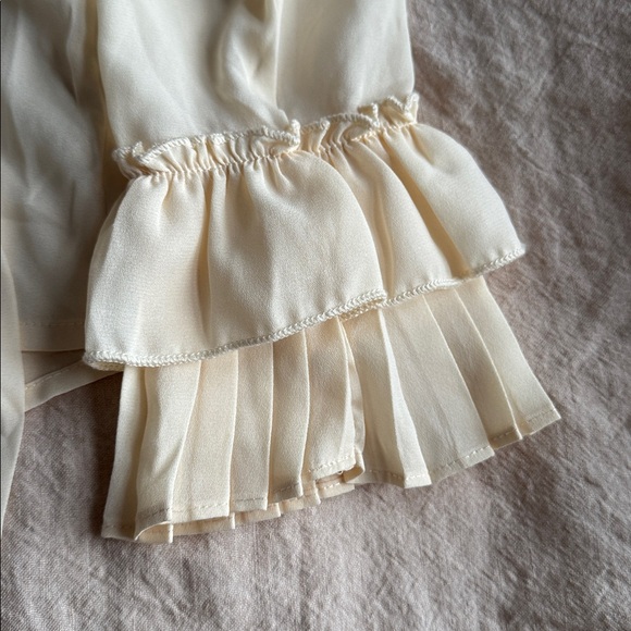 Molly Bracken - Romantic Blouse - Button Up Shirt - Bell Sleeves - Ivory - Picture 5 of 6